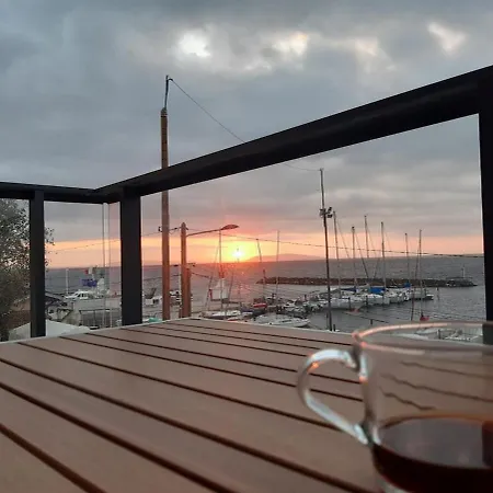 Le Millesime Olivier : Vue Exceptionnelle Sur La Baie, Moderne Avec Et Parking Prive.
