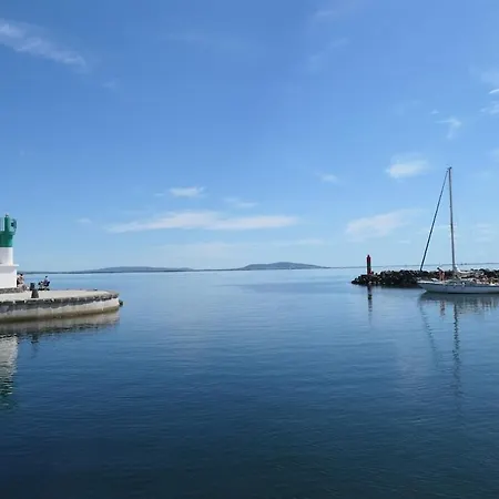 Le Millesime Olivier : Vue Exceptionnelle Sur La Baie, Moderne Avec Et Parking Prive. شقة