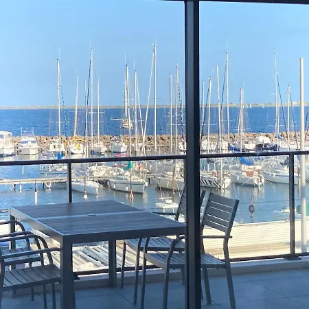 Le Millesime Olivier : Vue Exceptionnelle Sur La Baie, Moderne Avec Et Parking Prive.
